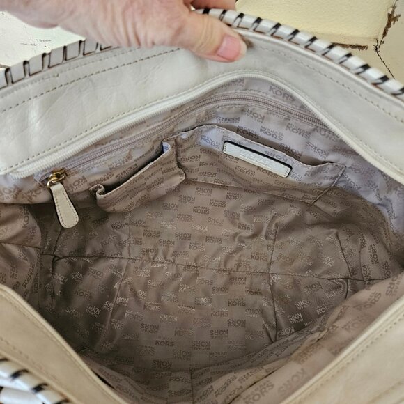 Michael Kors Large Women`s Signature and and white Tote Shoulder bag - Picture 5 of 10